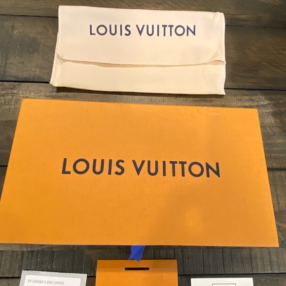 Louis Vuitton Wallet - Picture 6 of 8